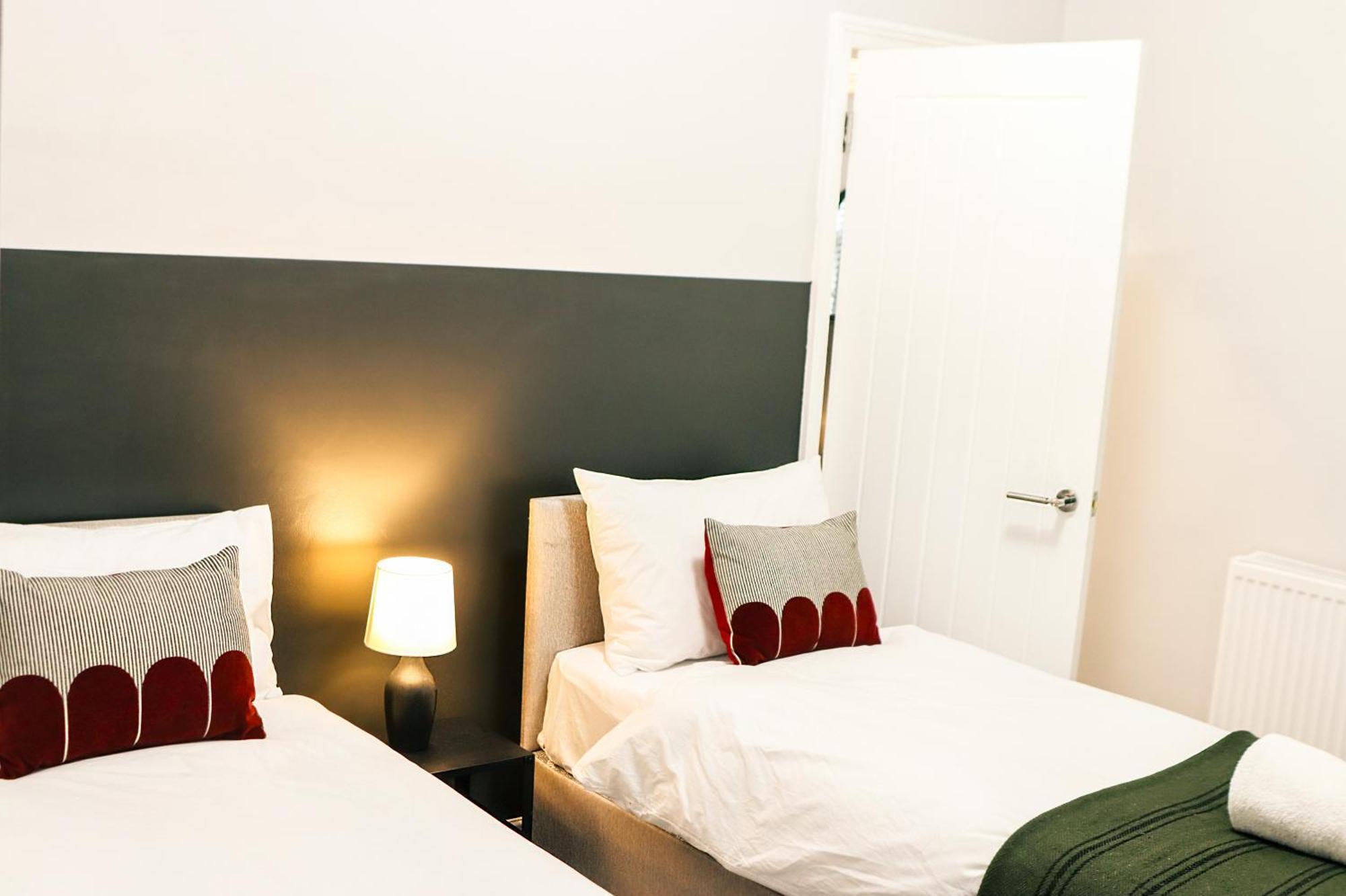 Long Stays, Rates, Free Parking, Contractors Haven, Relocators, Work Leisure, Cosy House, Newly Renovated, Manchester