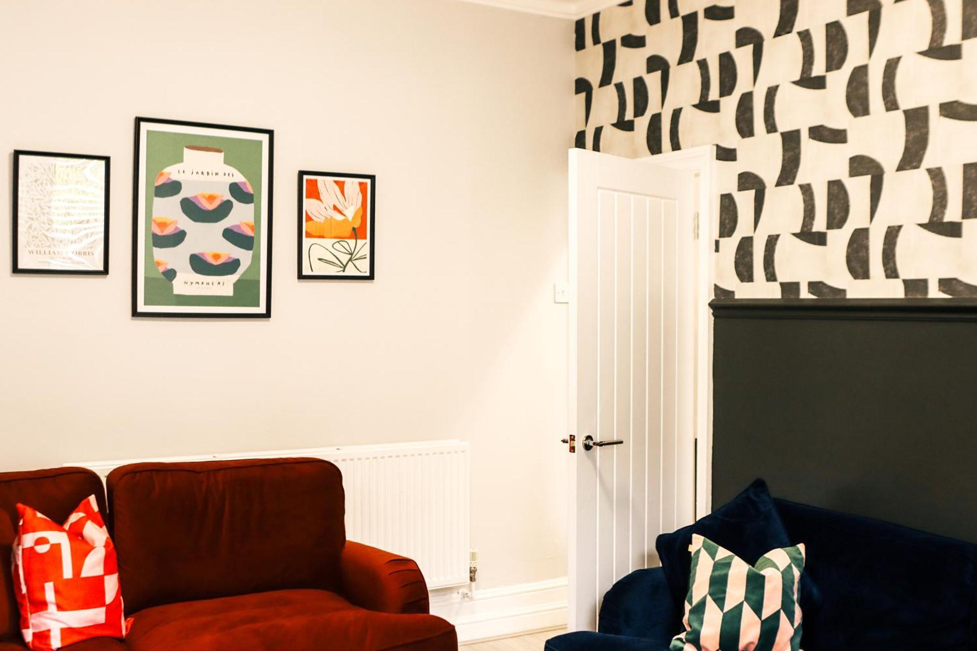 Long Stays, Rates, Free Parking, Contractors Haven, Relocators, Work Leisure, Cosy House, Newly Renovated, Holiday home Manchester