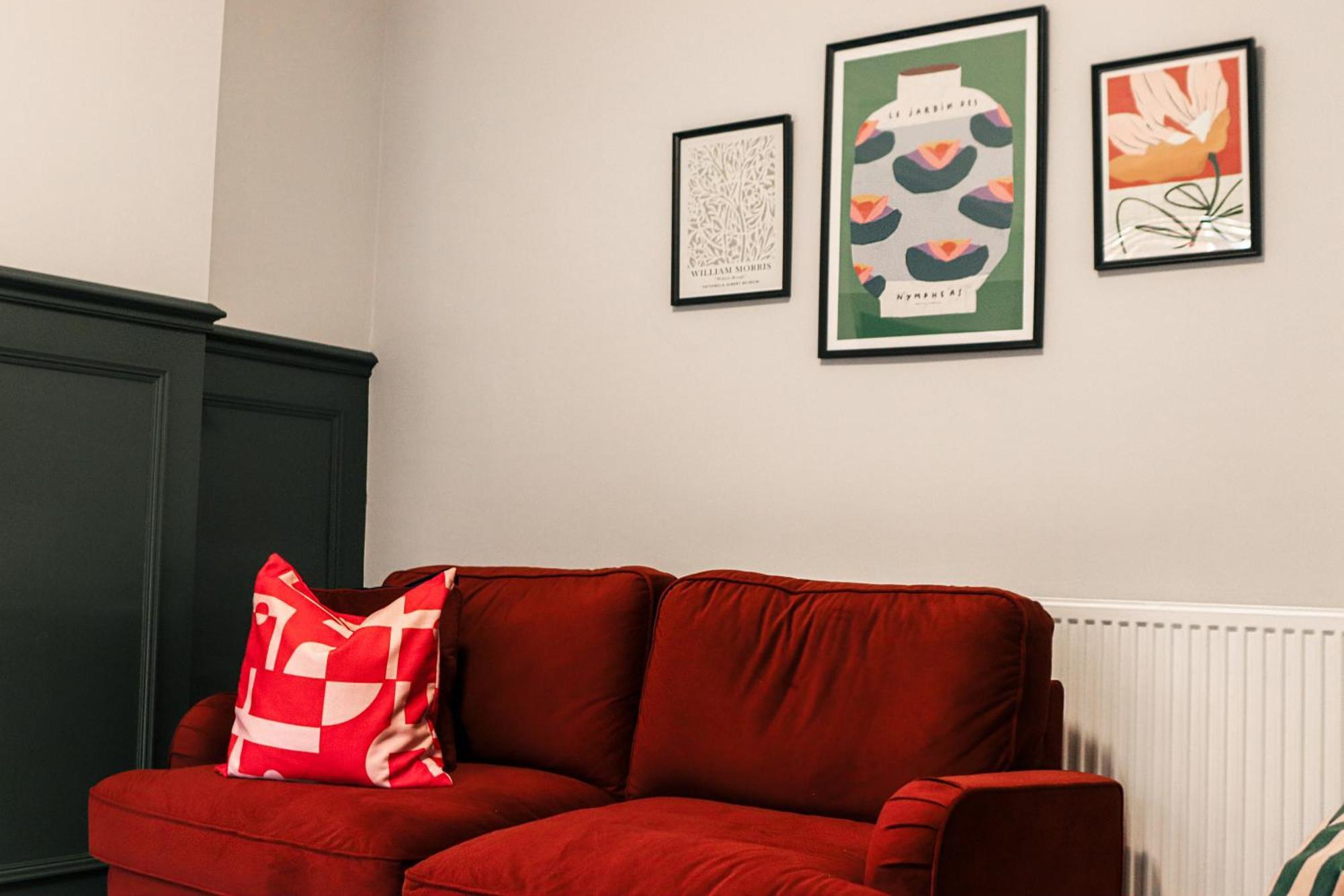 Long Stays, Rates, Free Parking, Contractors Haven, Relocators, Work Leisure, Cosy House, Newly Renovated, Holiday home *