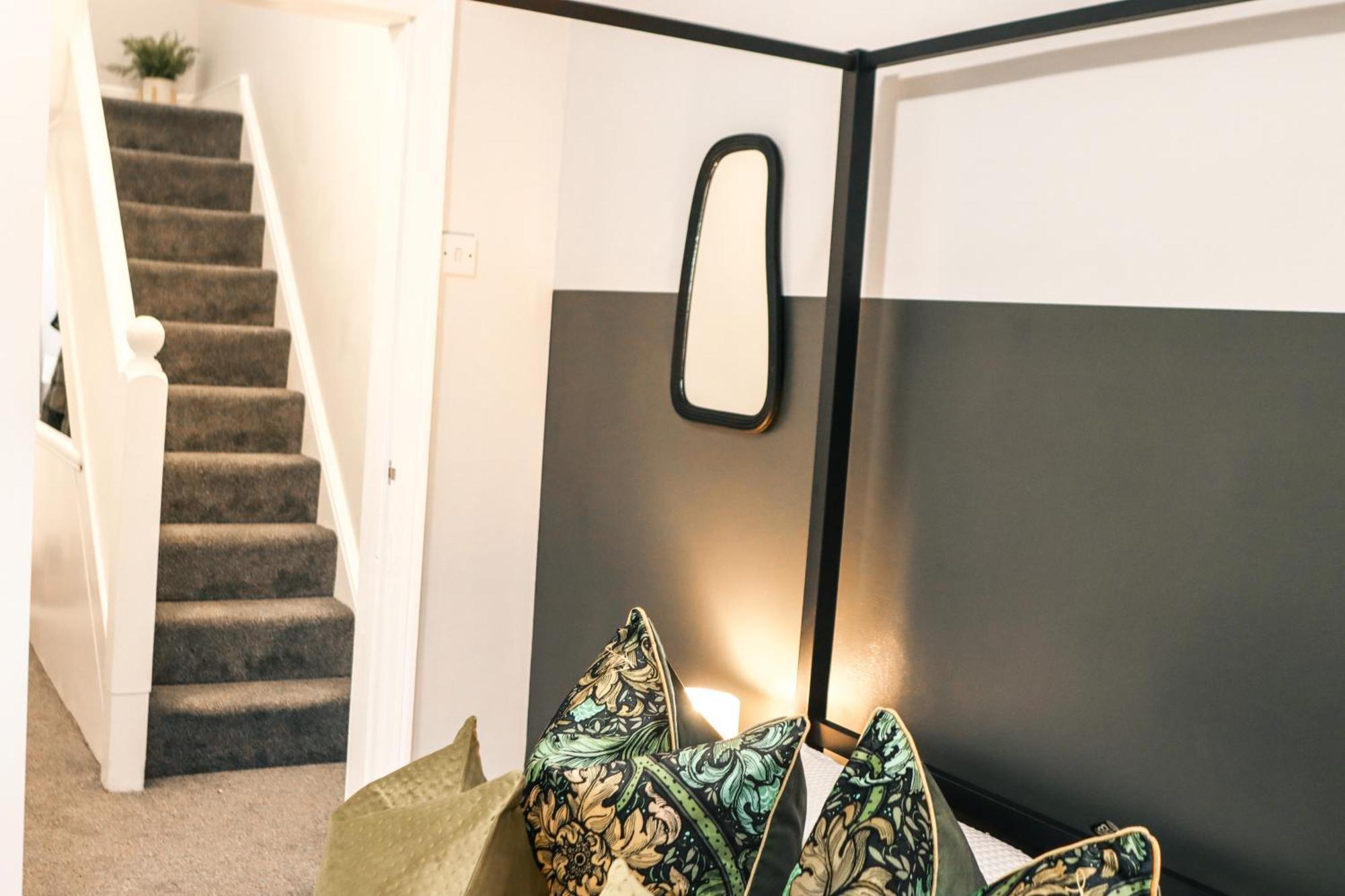 Long Stays, Rates, Free Parking, Contractors Haven, Relocators, Work Leisure, Cosy House, Newly Renovated, Manchester