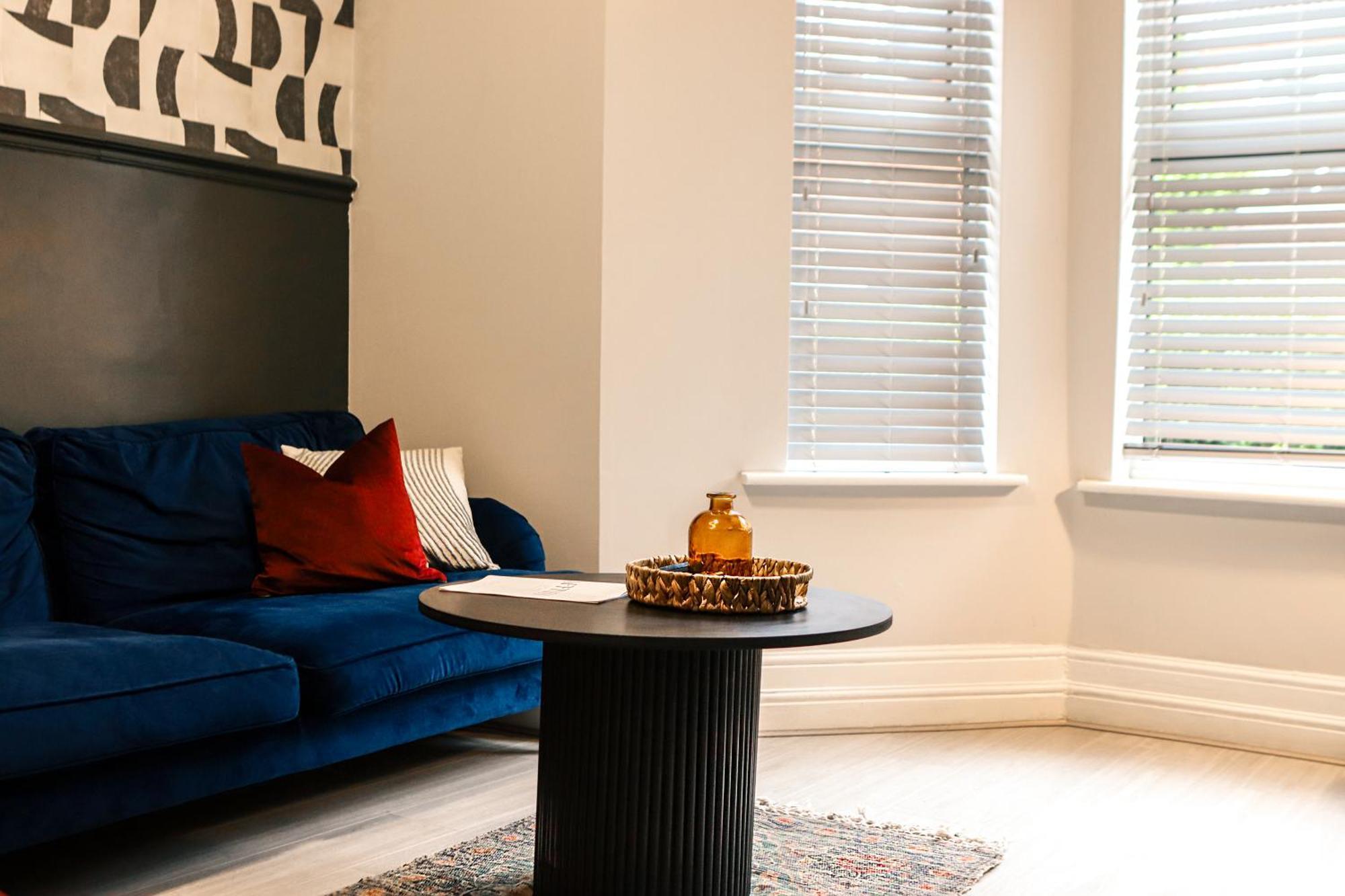 Long Stays, Rates, Free Parking, Contractors Haven, Relocators, Work Leisure, Cosy House, Newly Renovated,