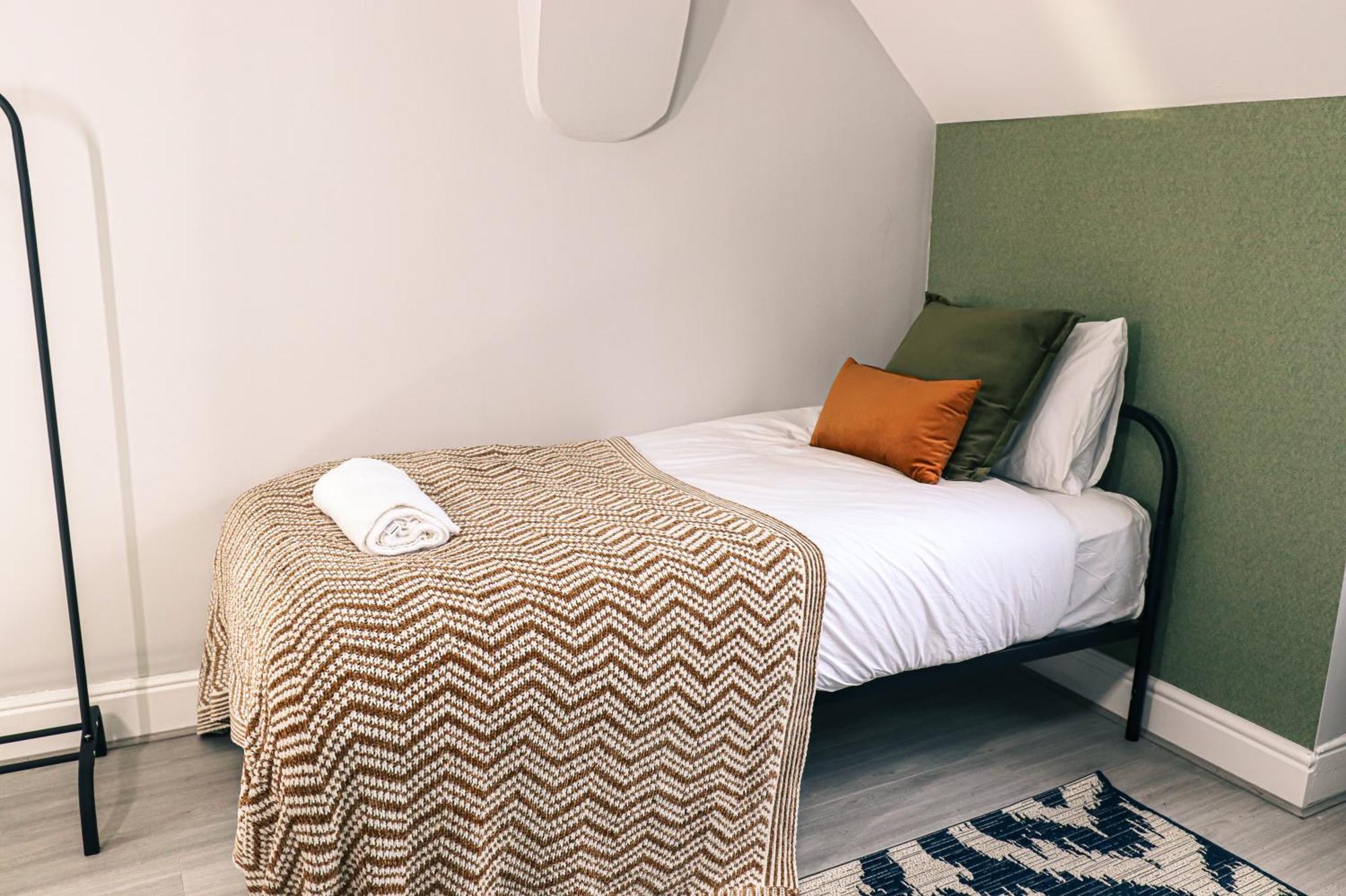Long Stays, Rates, Free Parking, Contractors Haven, Relocators, Work Leisure, Cosy House, Newly Renovated, Holiday home