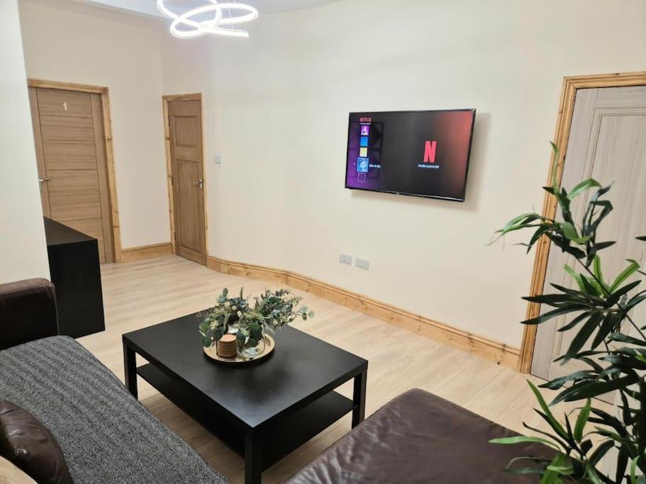 Large Four Bedroom House In Near Centre Manchester