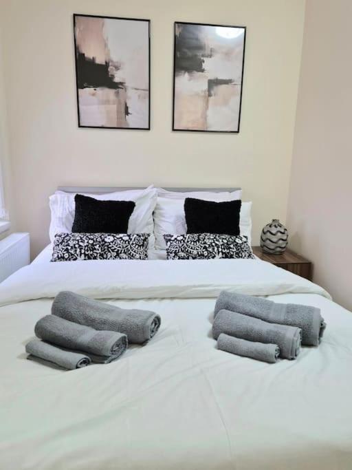 Large Four Bedroom House In Near Centre *