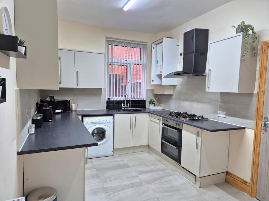 Large Four Bedroom House In Near Centre Manchester