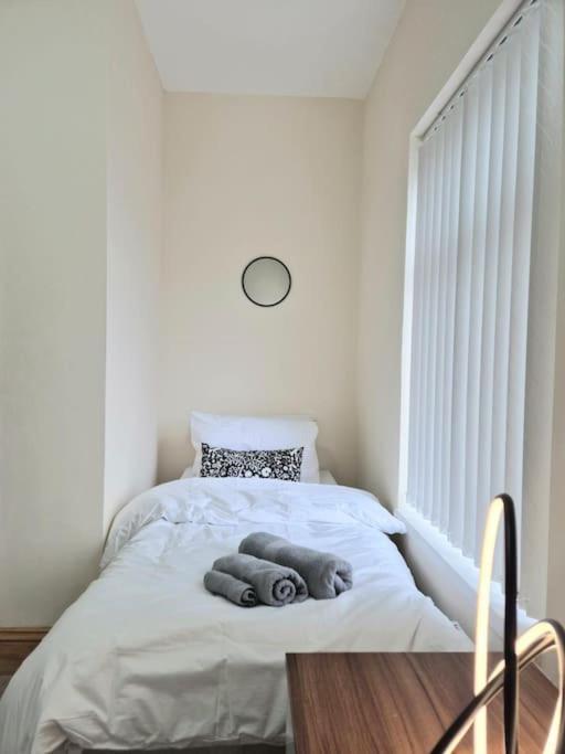 Large Four Bedroom House In Near Centre Manchester