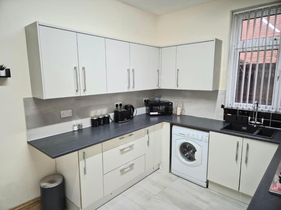 Large Four Bedroom House In Near Centre