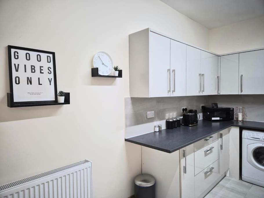 Large Four Bedroom House In Near Centre *