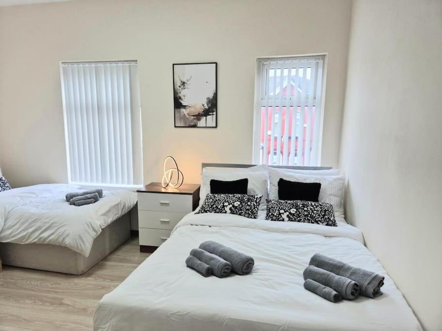 Large Four Bedroom House In Near Centre