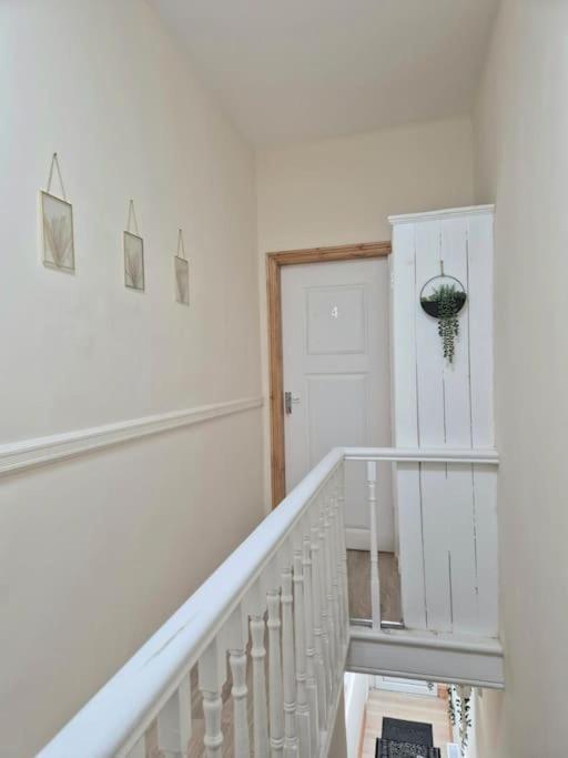 Large Four Bedroom House In Near Centre Holiday home *