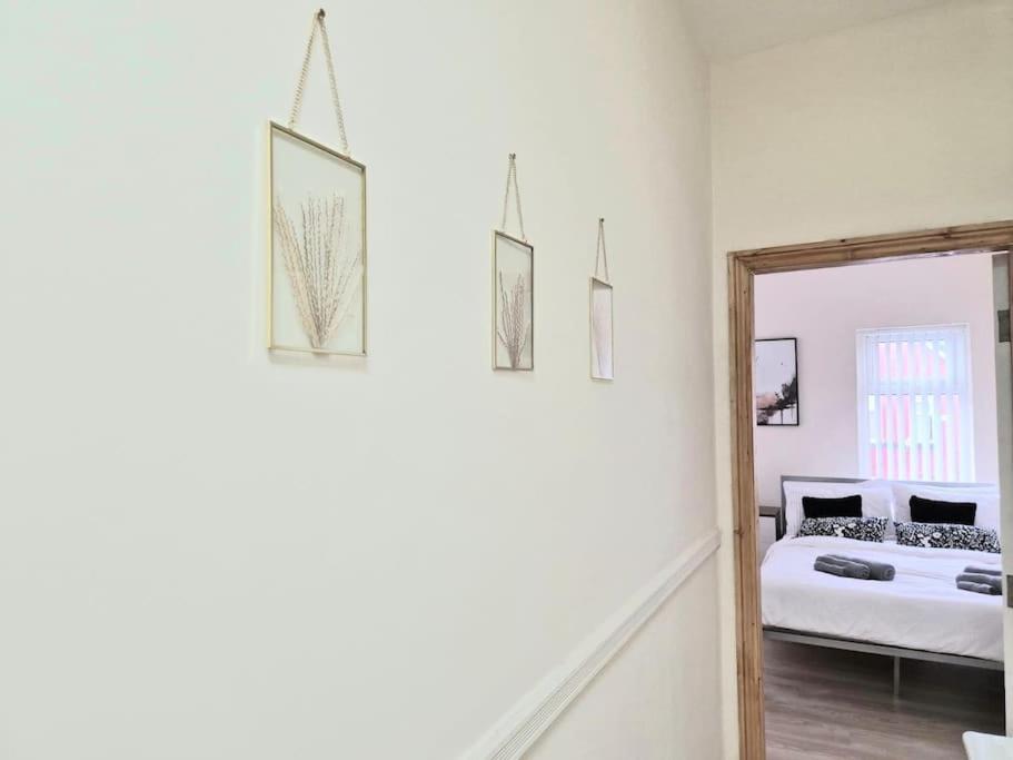 Large Four Bedroom House In Near Centre Holiday home *