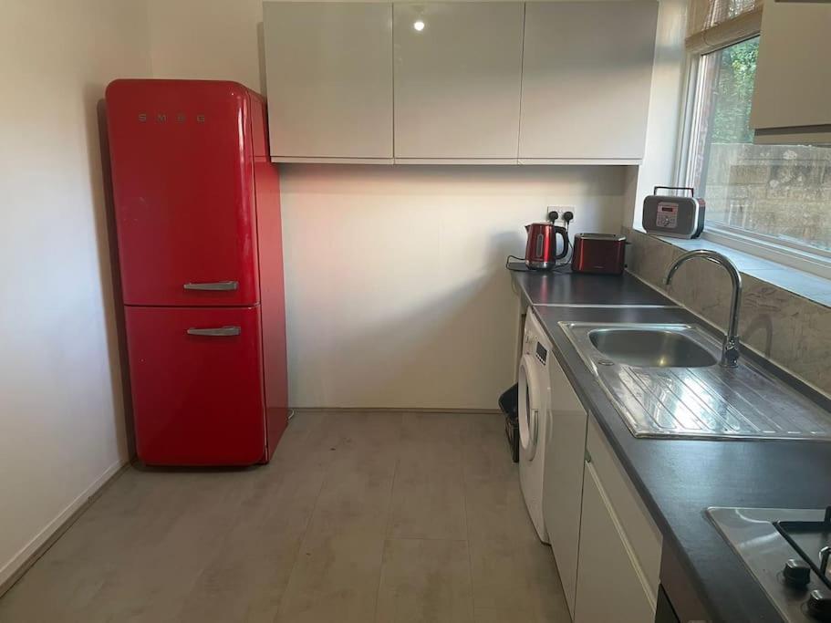 Cheerful 3 Bed Entire House, Newly Refurbished Villa *