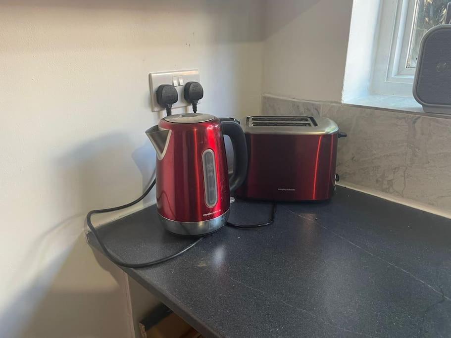 Cheerful 3 Bed Entire House, Newly Refurbished Villa Manchester