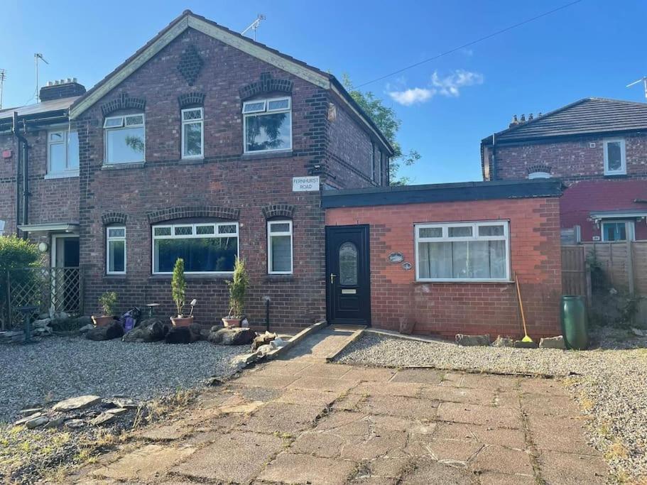 Cheerful 3 Bed Entire House, Newly Refurbished Villa *