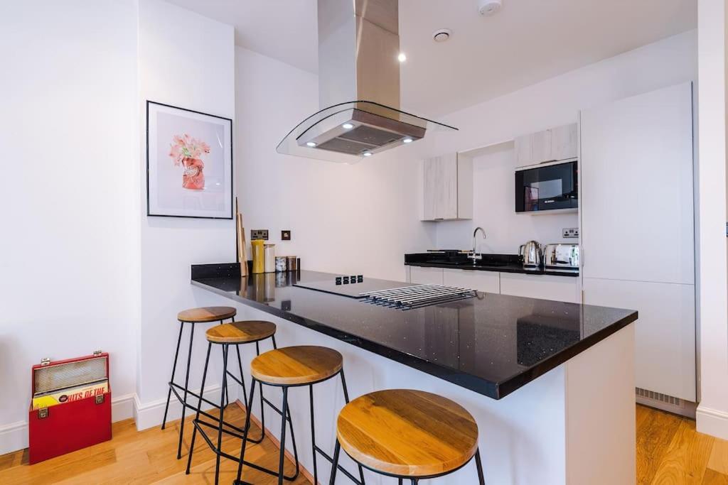 Apartment Sleek Loft Oasis In Centre Manchester