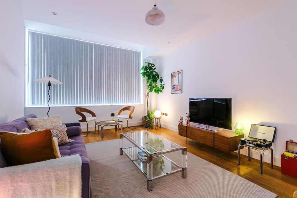 Apartment Sleek Loft Oasis In Centre Manchester