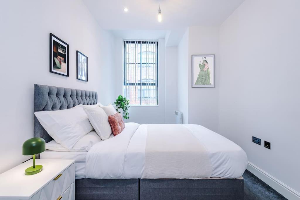Apartment Sleek Loft Oasis In Centre Manchester