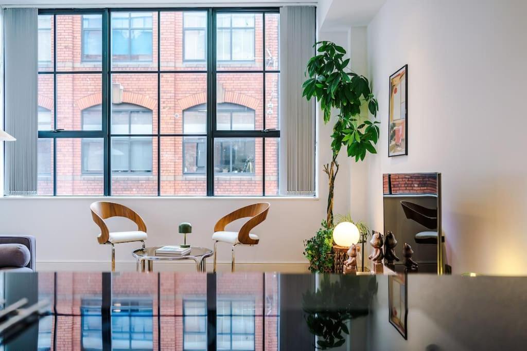 Sleek Loft Oasis In Centre Apartment Manchester