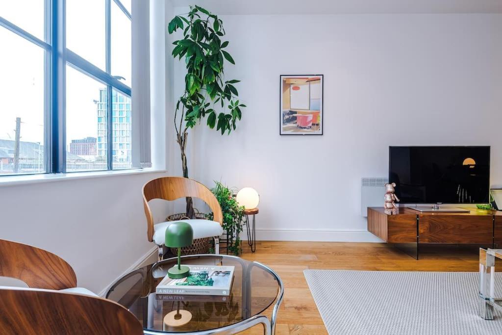 Apartment Sleek Loft Oasis In Centre Manchester