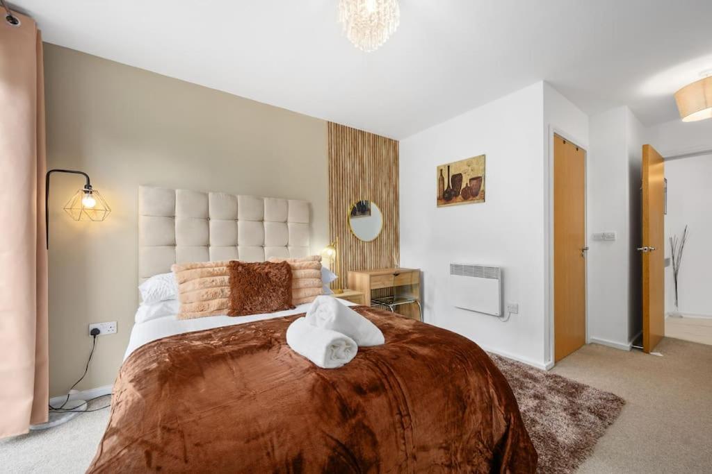 Apartment Cityfront Luxe Near Centre Facing Etihad & Coop Live, Free Parking *