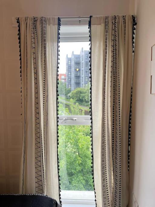 Cityfront Luxe Near Centre Facing Etihad & Coop Live, Free Parking