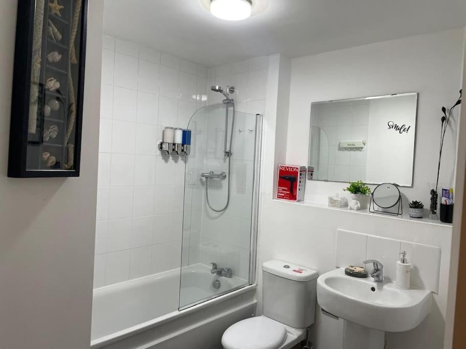 Cityfront Luxe Near Centre Facing Etihad & Coop Live, Free Parking Apartment *