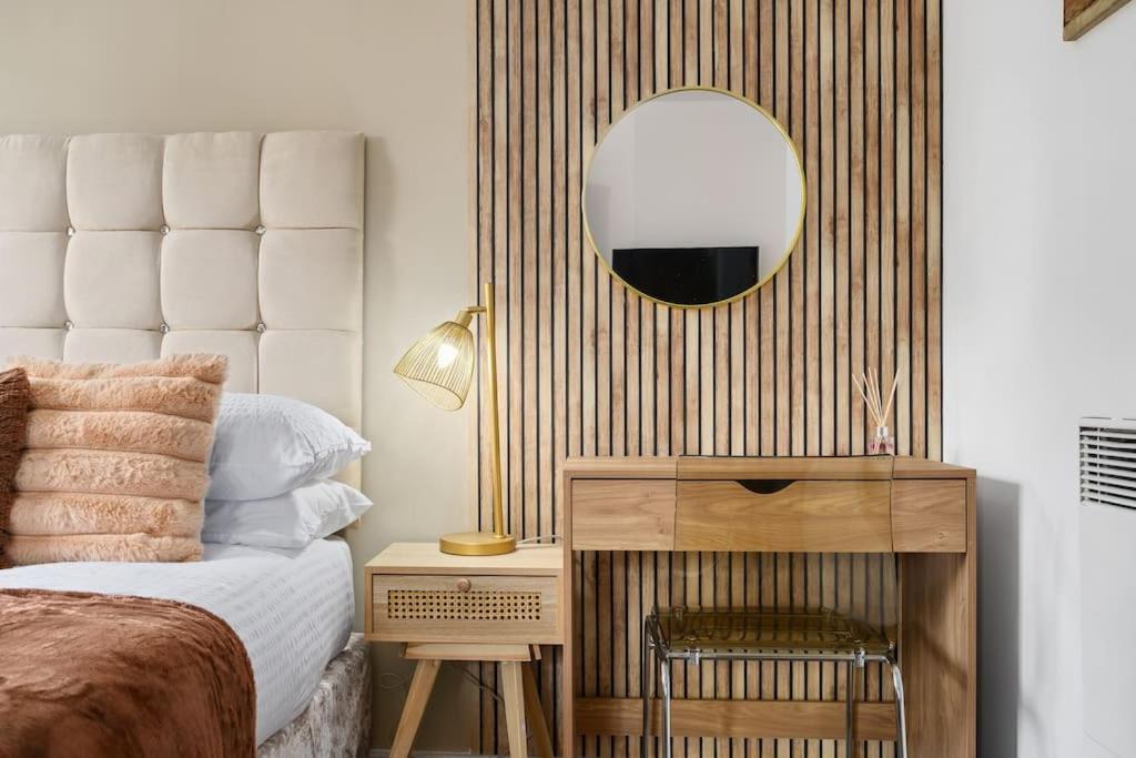 Cityfront Luxe Near Centre Facing Etihad & Coop Live, Free Parking Apartment