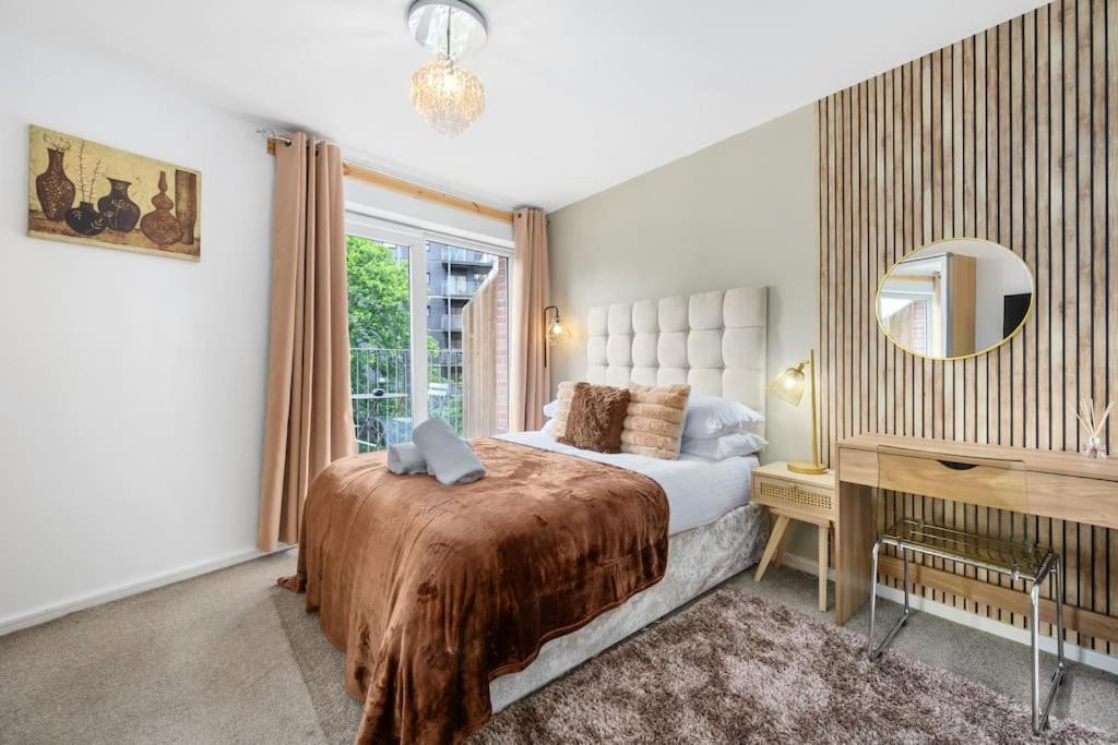 Cityfront Luxe Near Centre Facing Etihad & Coop Live, Free Parking Apartment Manchester