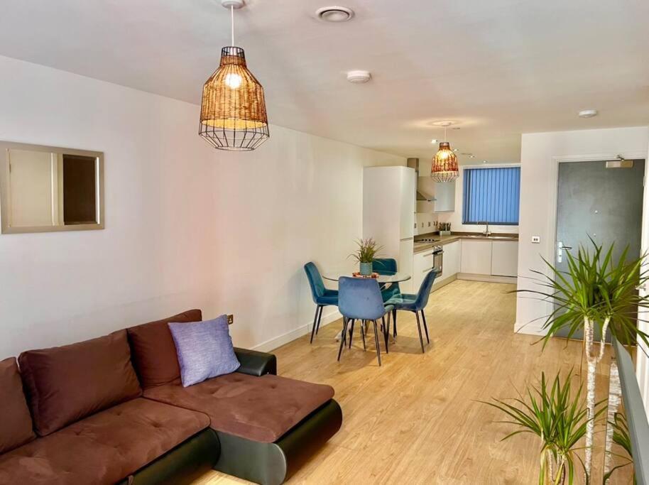Spacious In The Heart Of Central Apartment *