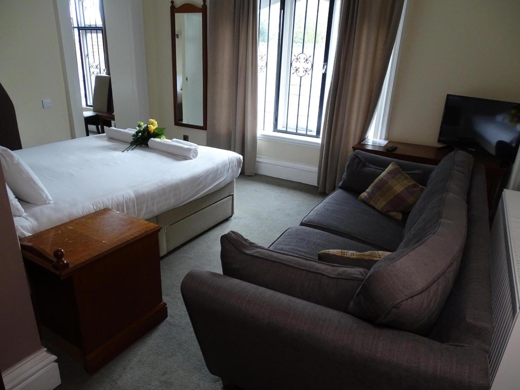 Milverton Hotel *
