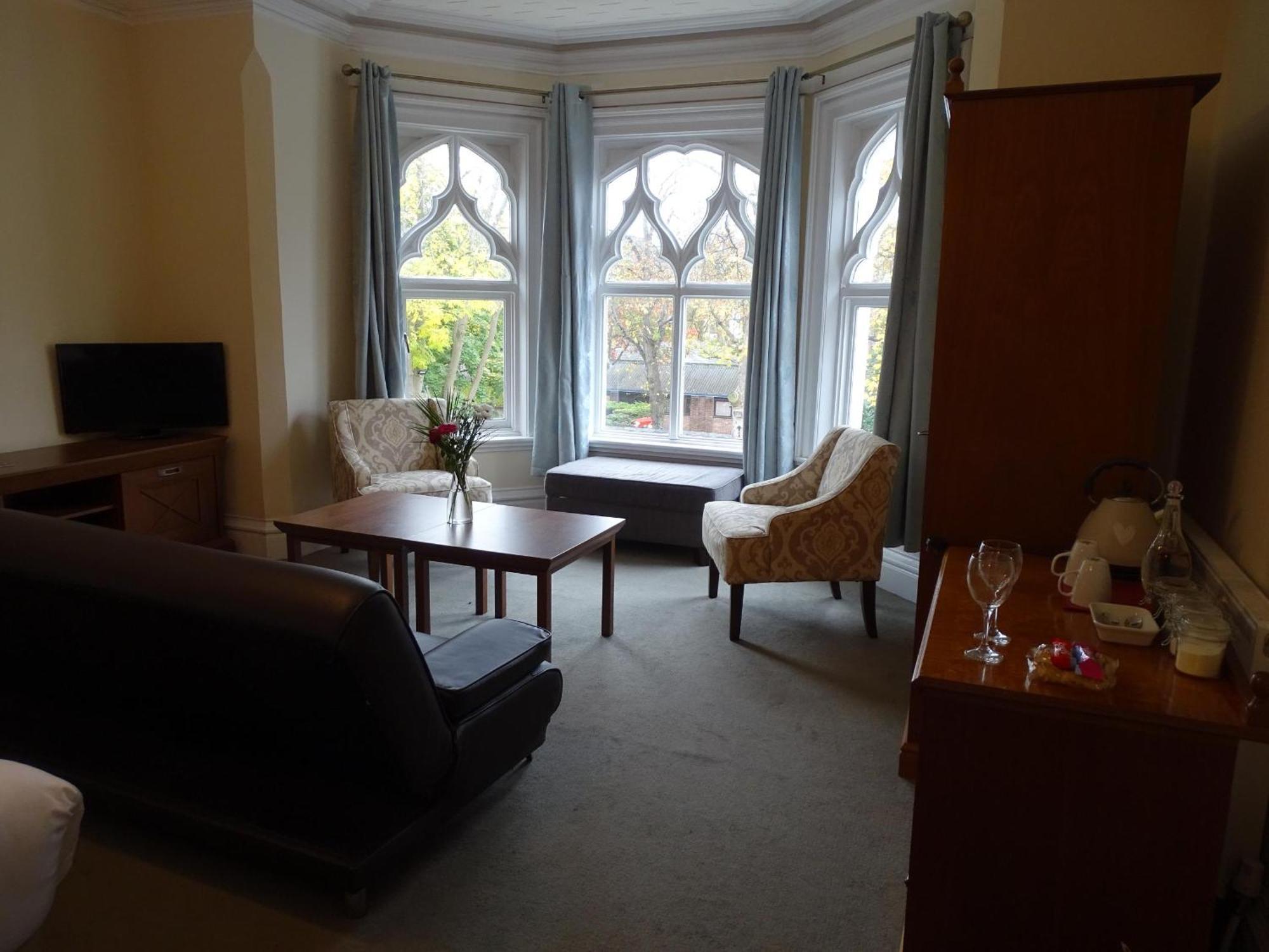 Milverton Hotel *