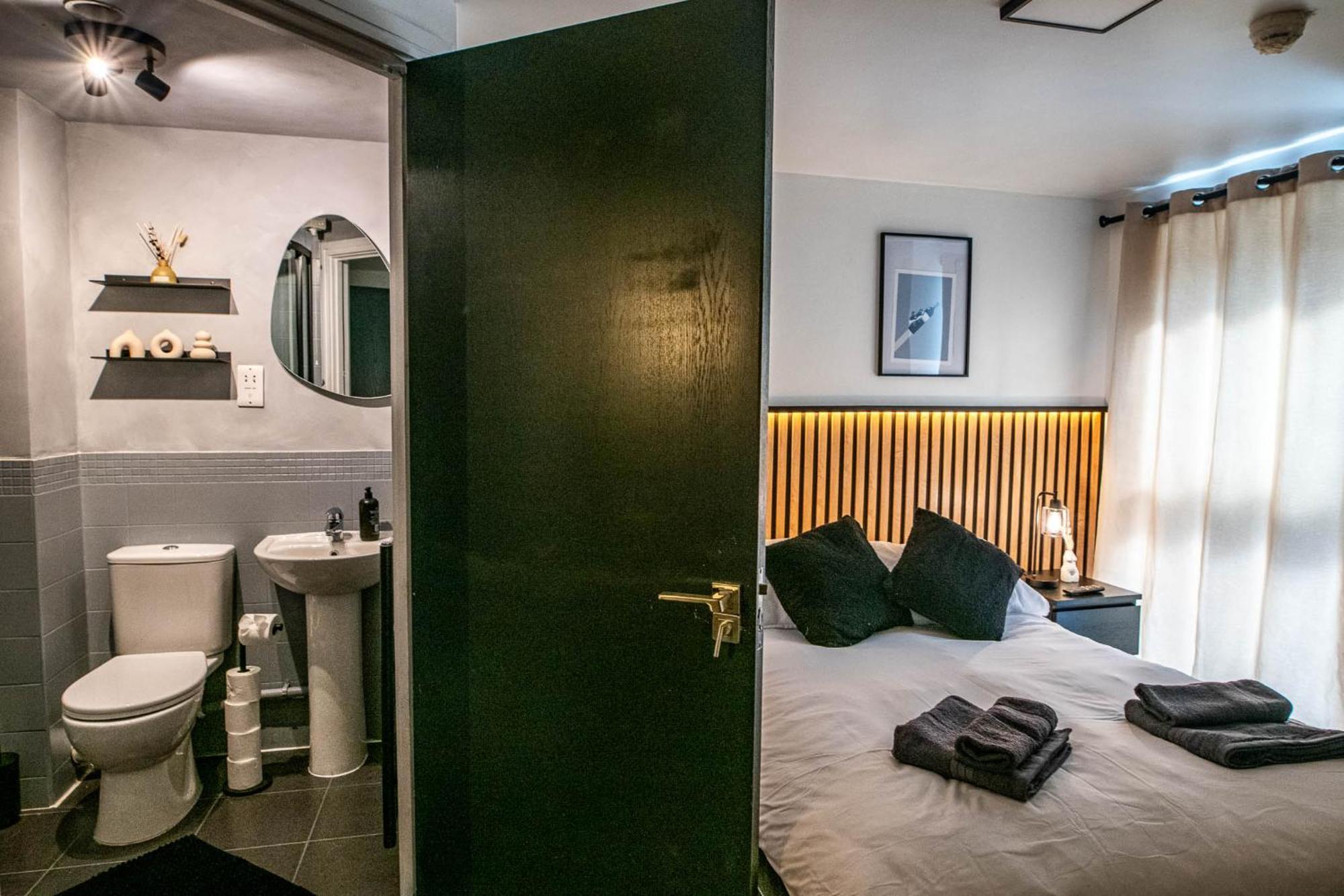 Urban Luxury: Spinningfields 2 Bed Apartment Manchester