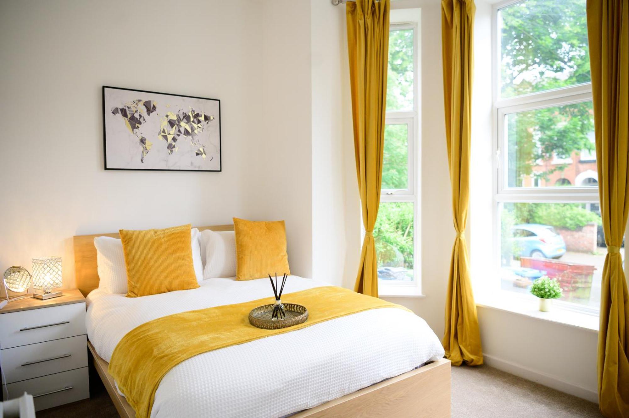 Autumn Breeze, 2br Apartment, Didsbury, Apartment