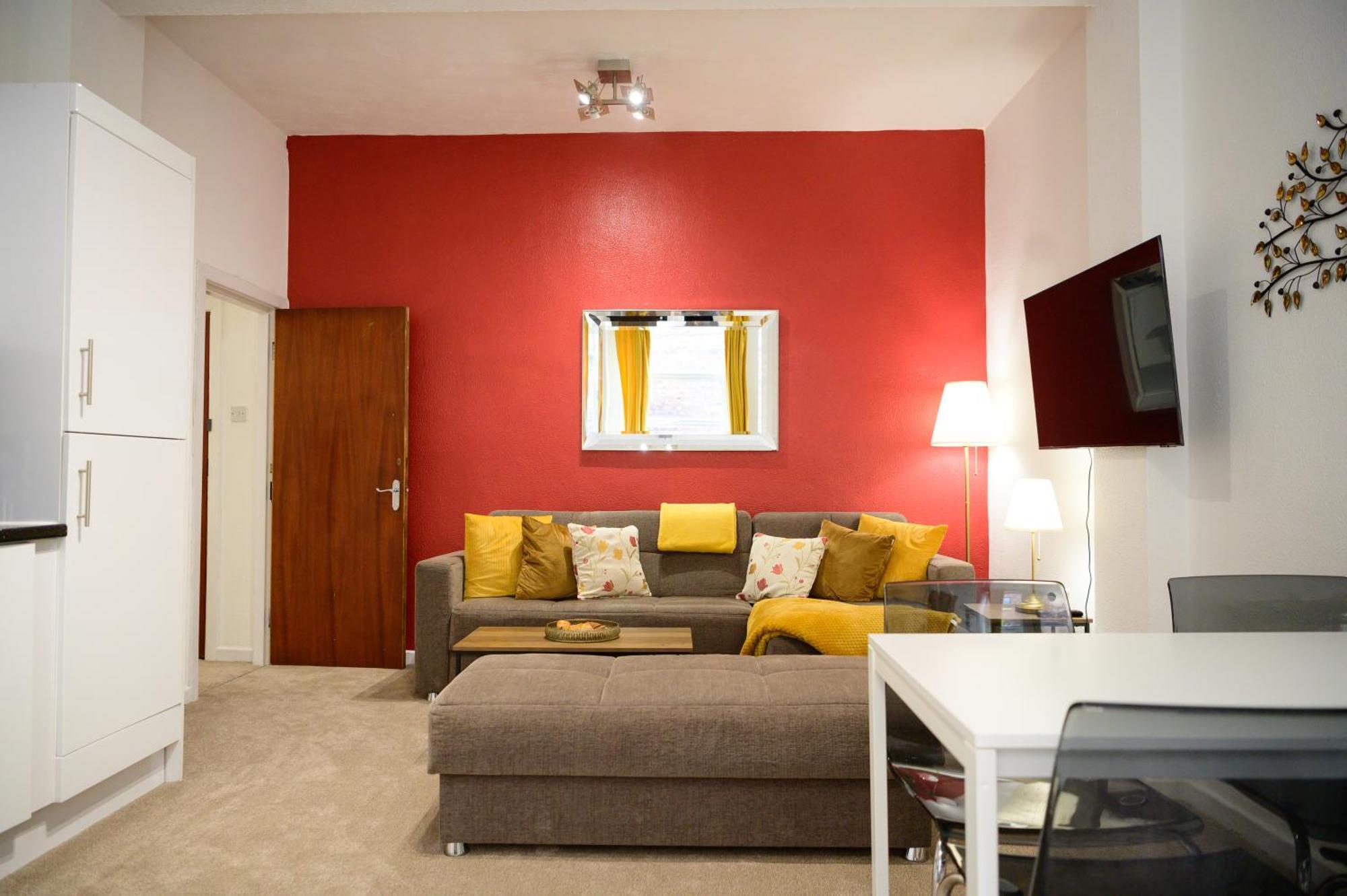 Autumn Breeze, 2br Apartment, Didsbury, Apartment