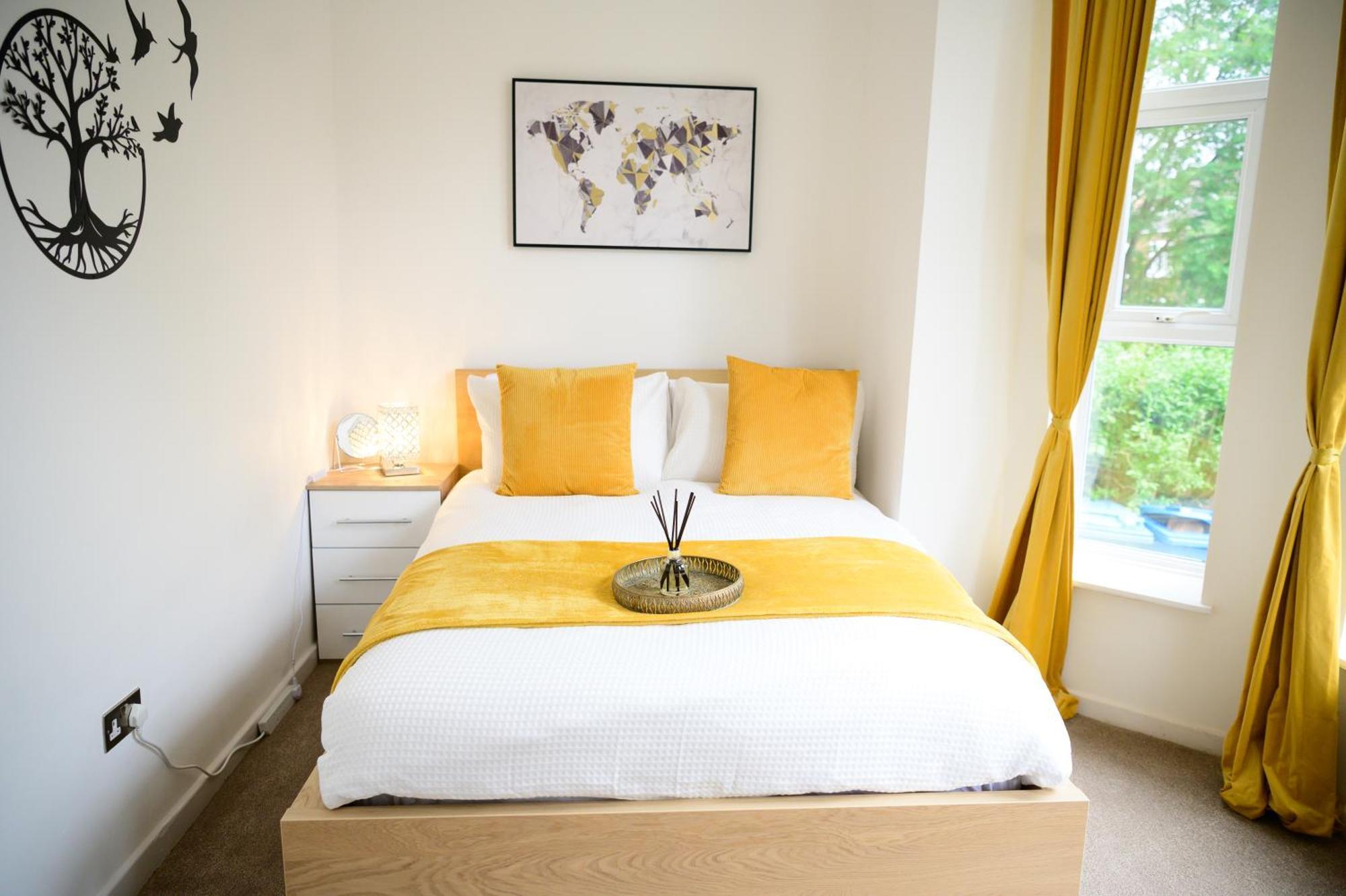 Autumn Breeze, 2br Apartment, Didsbury, *