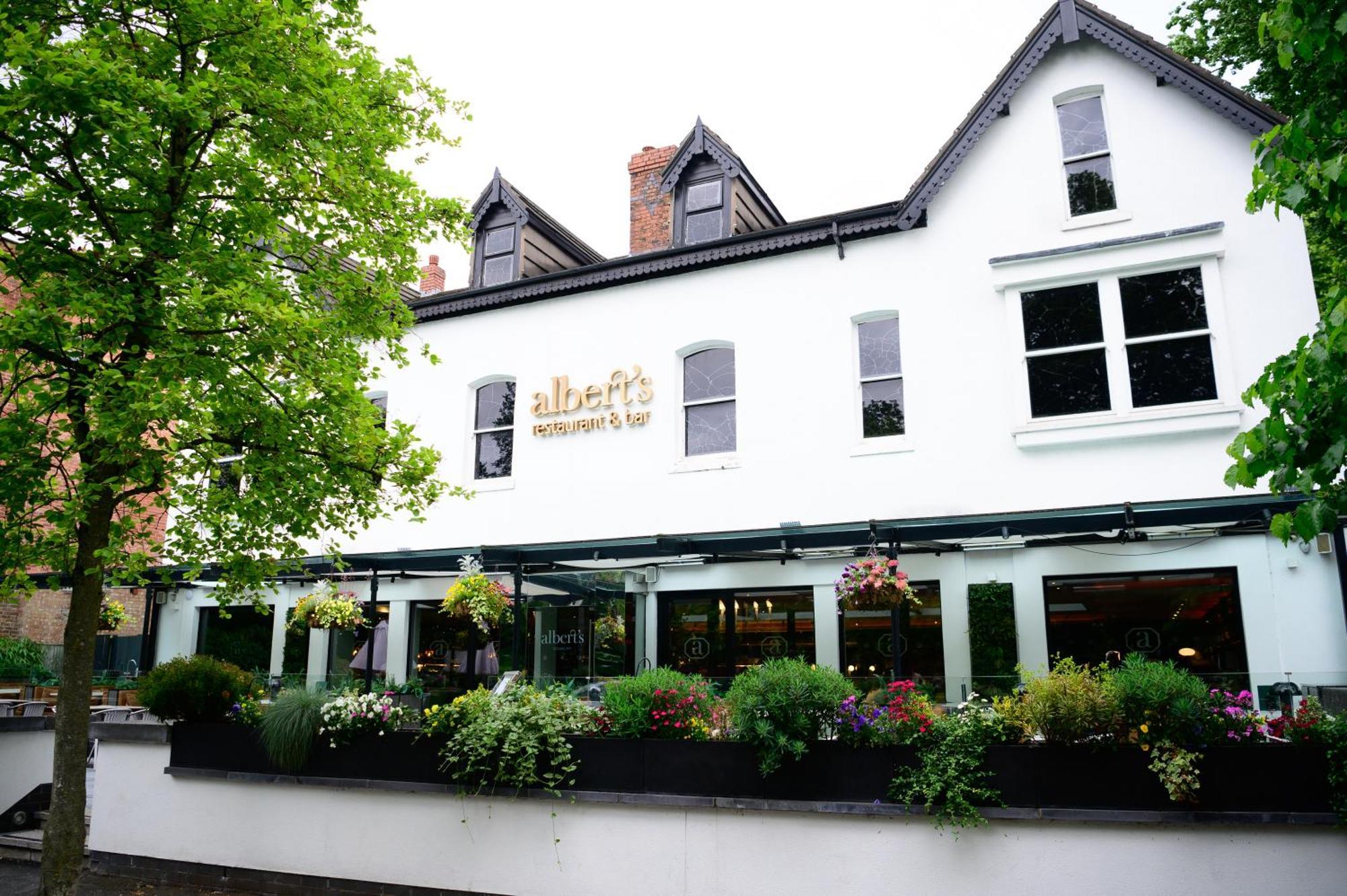 Autumn Breeze, 2br Apartment, Didsbury, *