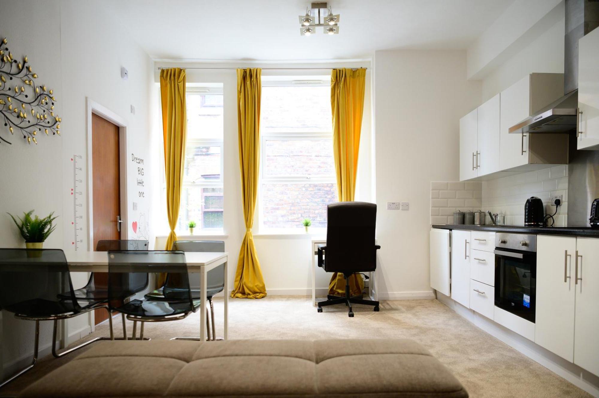 Autumn Breeze, 2br Apartment, Didsbury, * Manchester