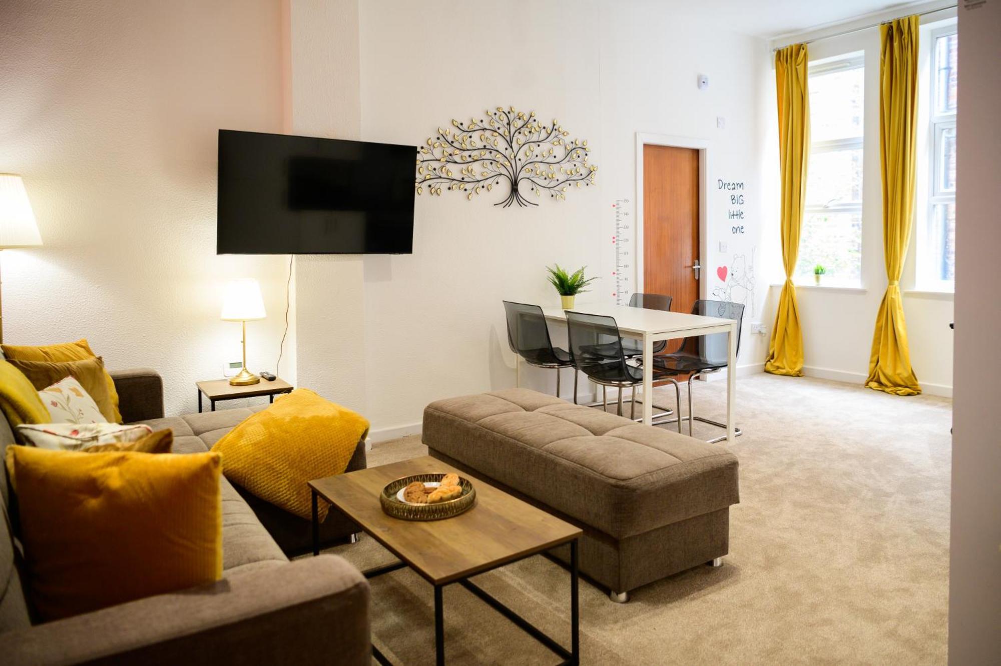 Autumn Breeze, 2br Apartment, Didsbury, *