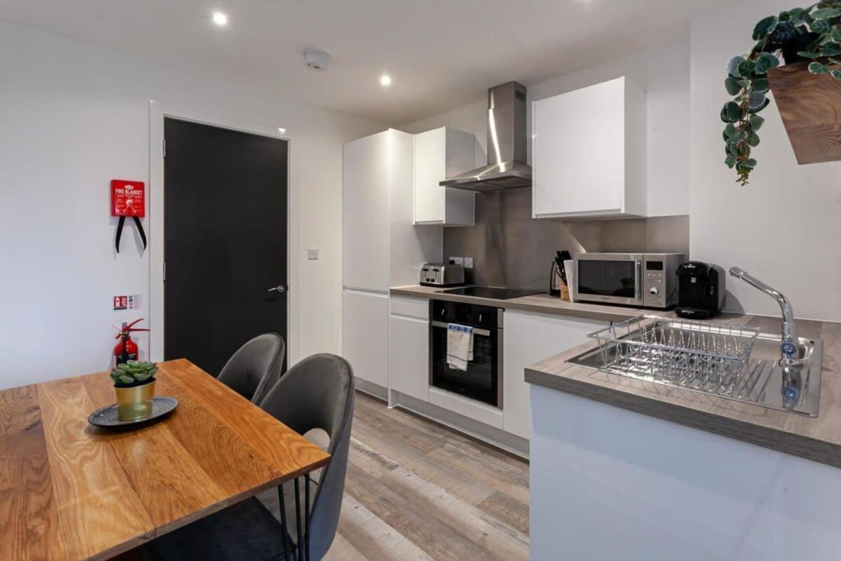Superb 2 Bed Flat 5min To Old Trafford Stadium