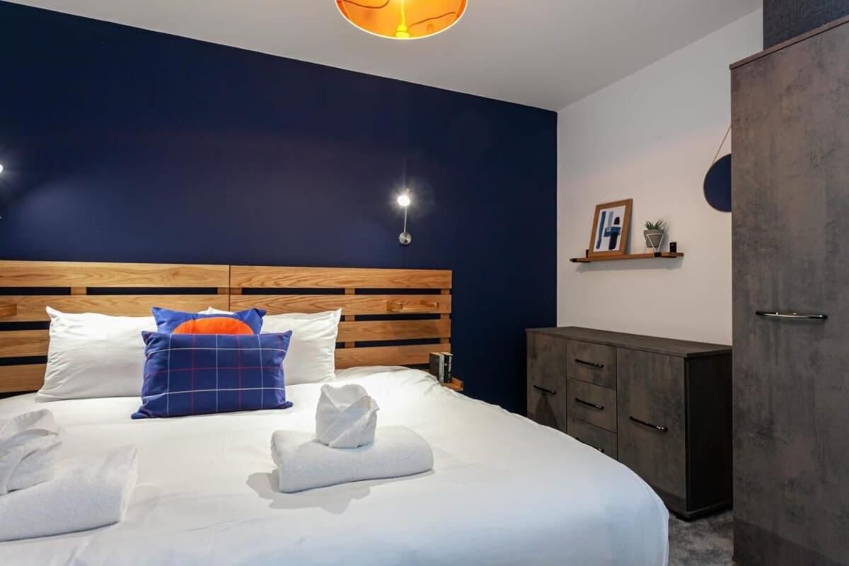 Superb 2 Bed Flat 5min To Old Trafford Stadium *