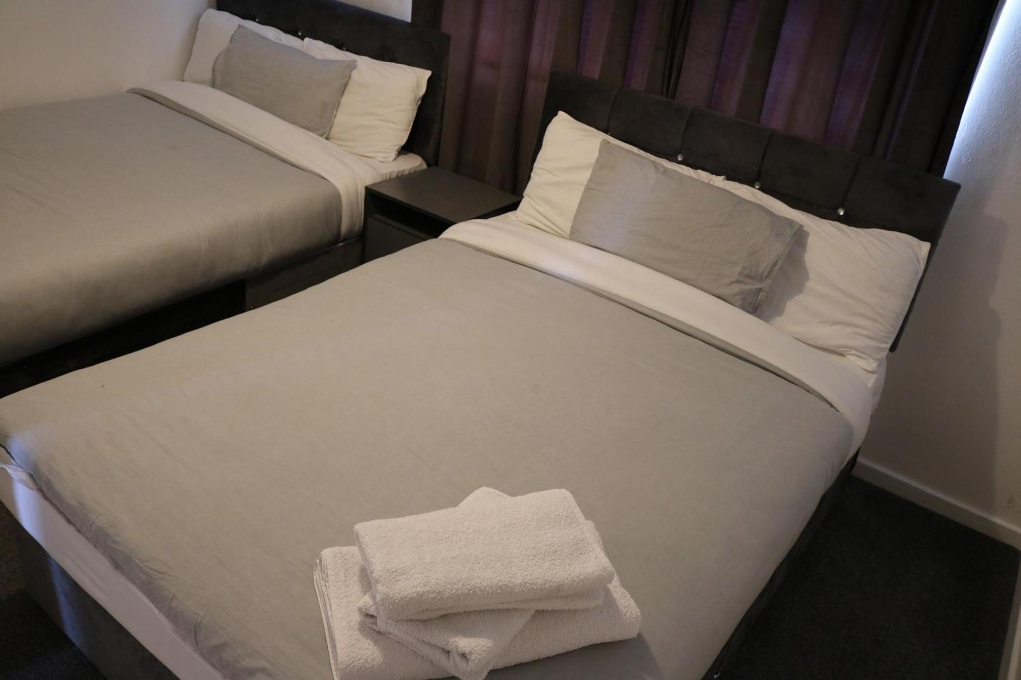 Cosy 2 Bed With Parking Near Piccadilly, Etihad Stadium And Coop Live Sleeps Up To 5 Holiday home Manchester