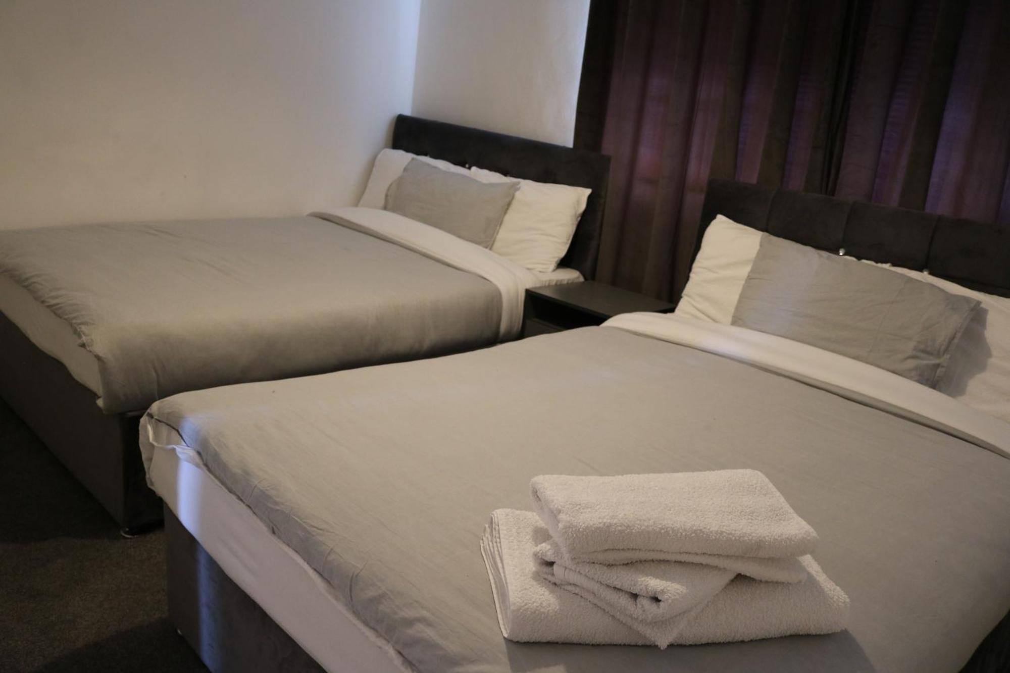 Cosy 2 Bed With Parking Near Piccadilly, Etihad Stadium And Coop Live Sleeps Up To 5