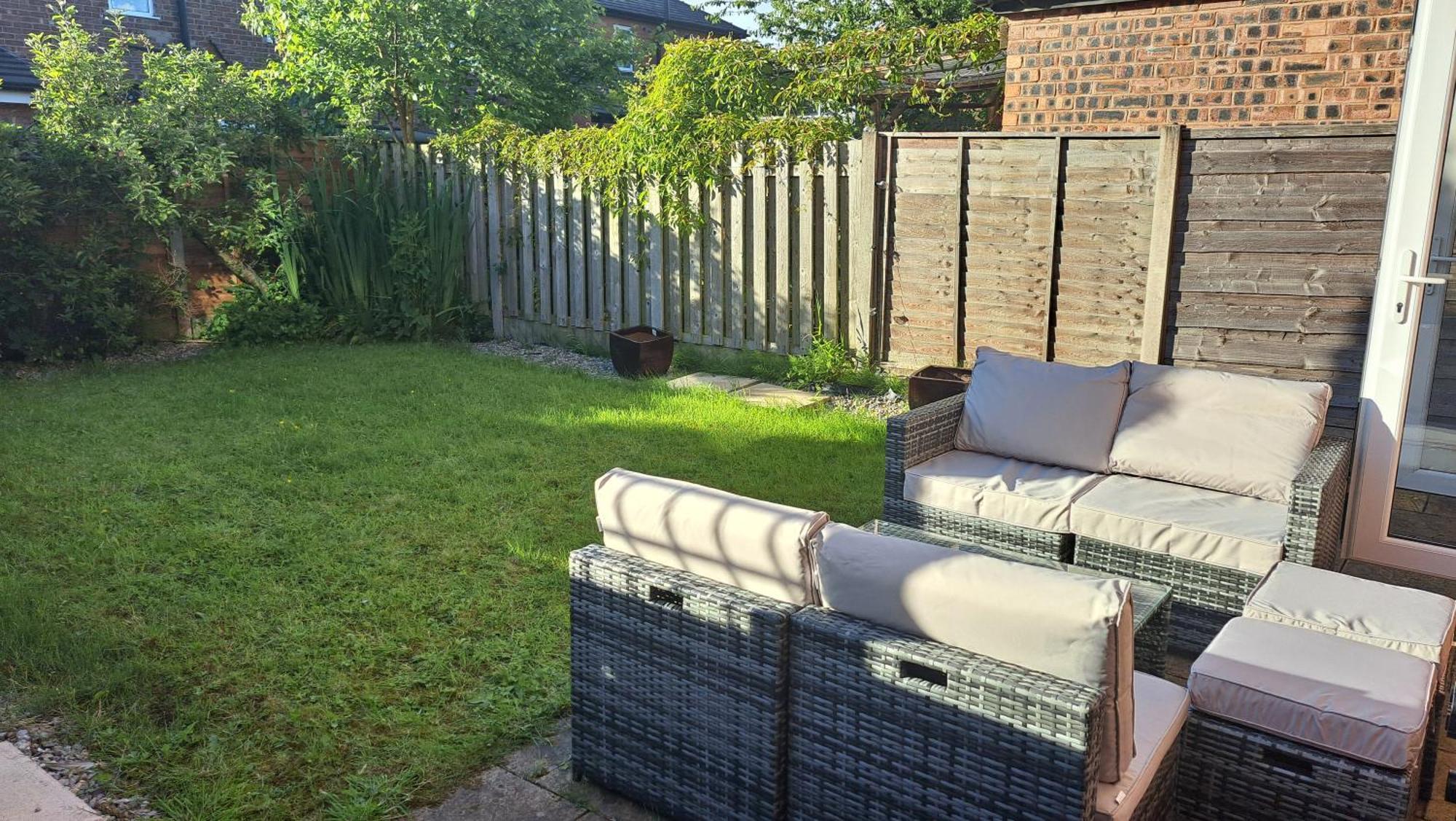 The Heart - Cosy 3 Bedroom House With Double Driveway And Garden In Holiday home *