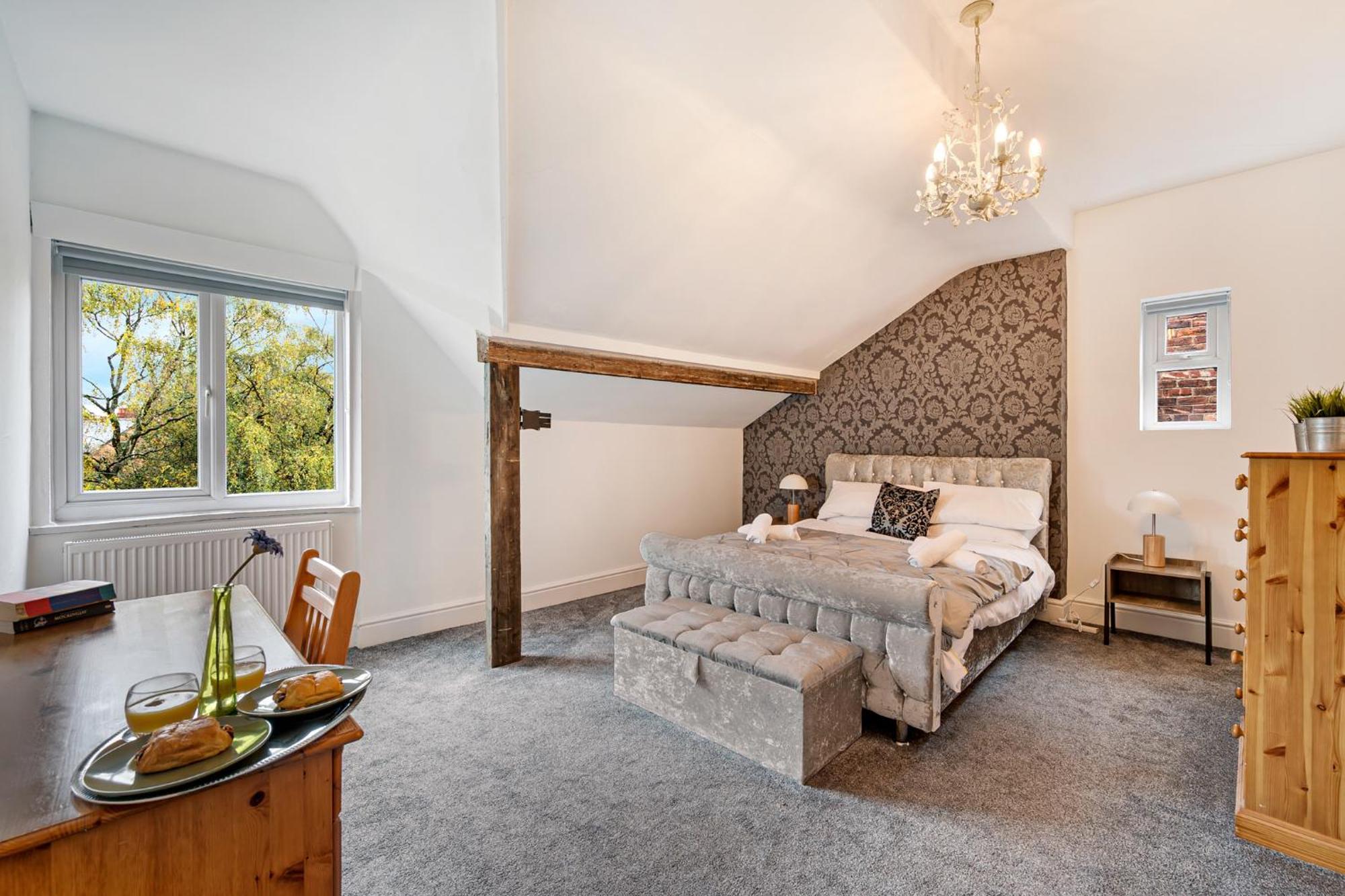 Pass The Keys Old Trafford 4-bedroom Retreat Near United & Centre - Family-friendly Holiday home *