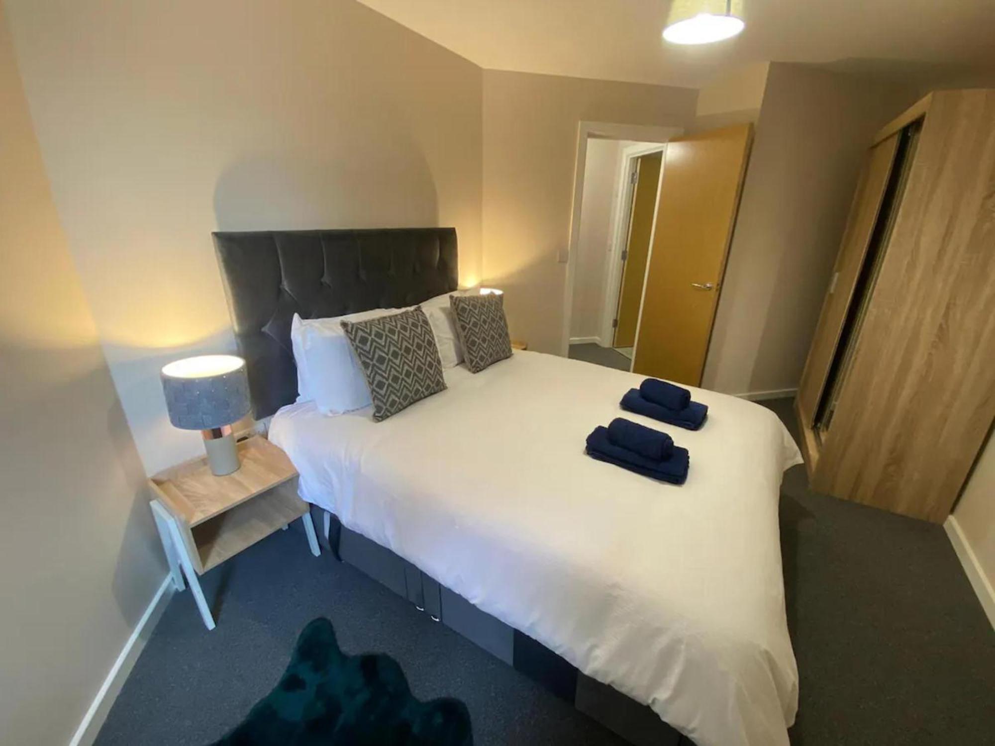 Sandringham 1 King Bed With Sofabed Apartment *
