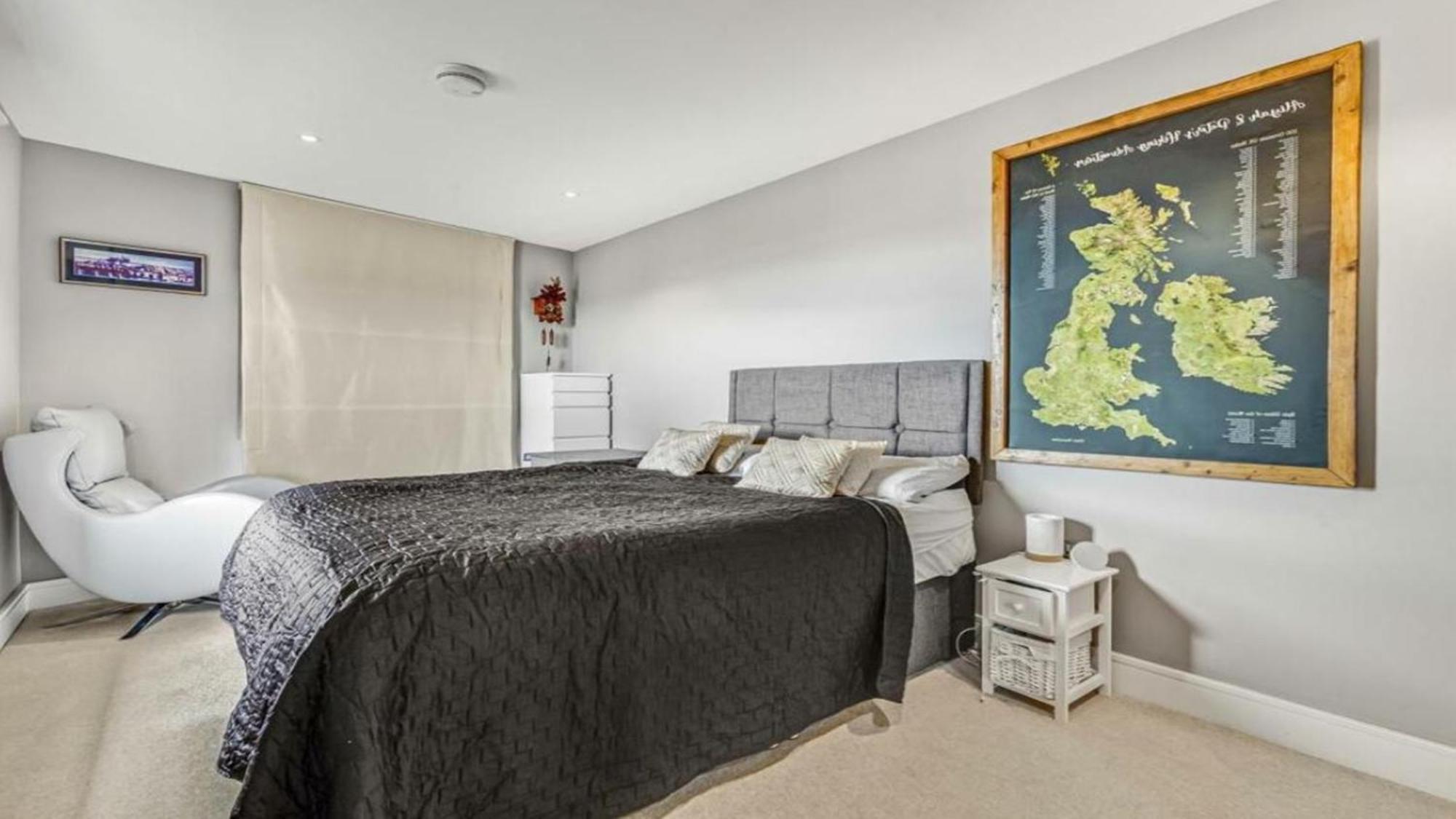 Large 4 Bed Flat