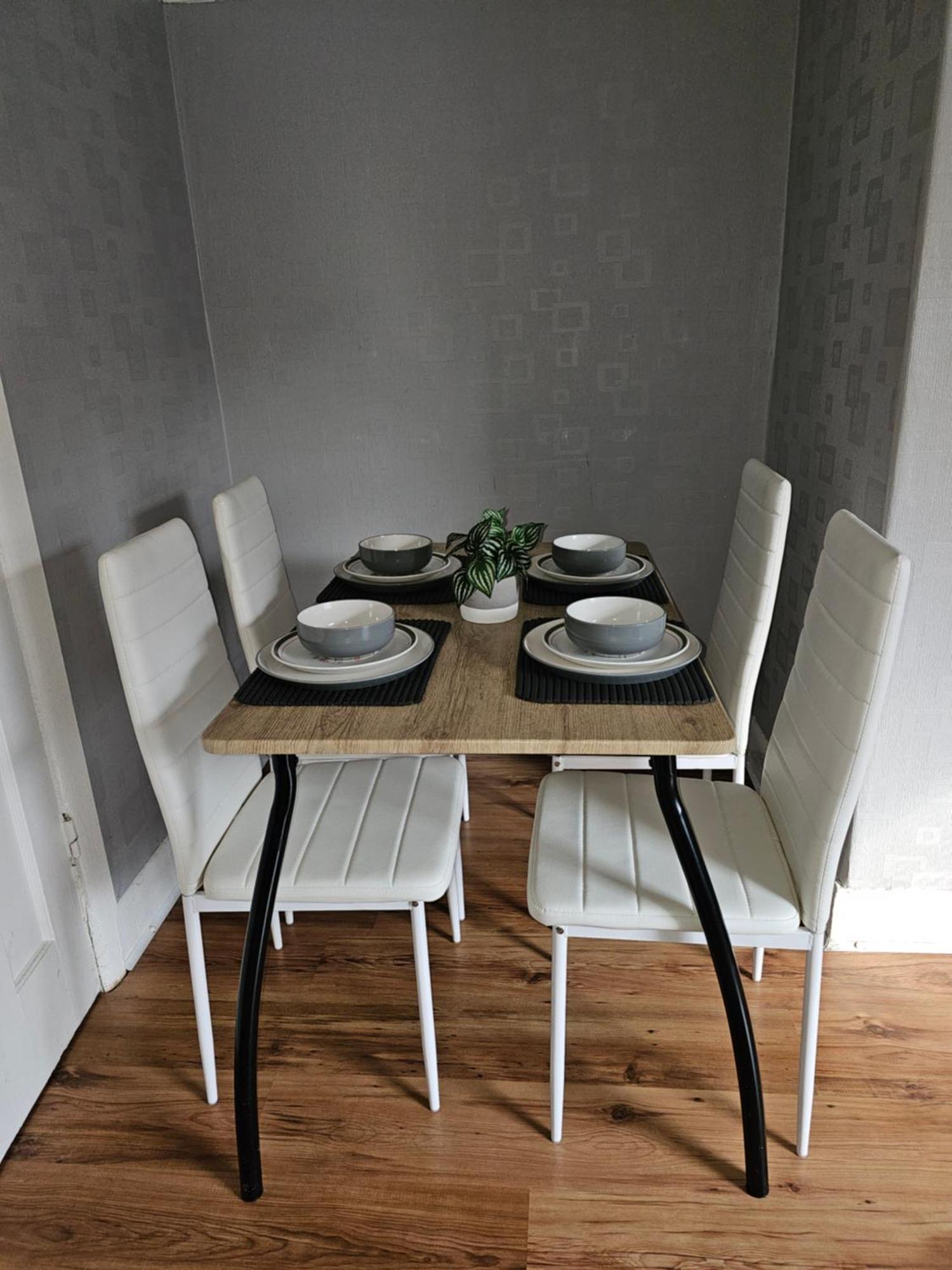 Holiday home Bright 4-bed House 15 Min To Centre Manchester