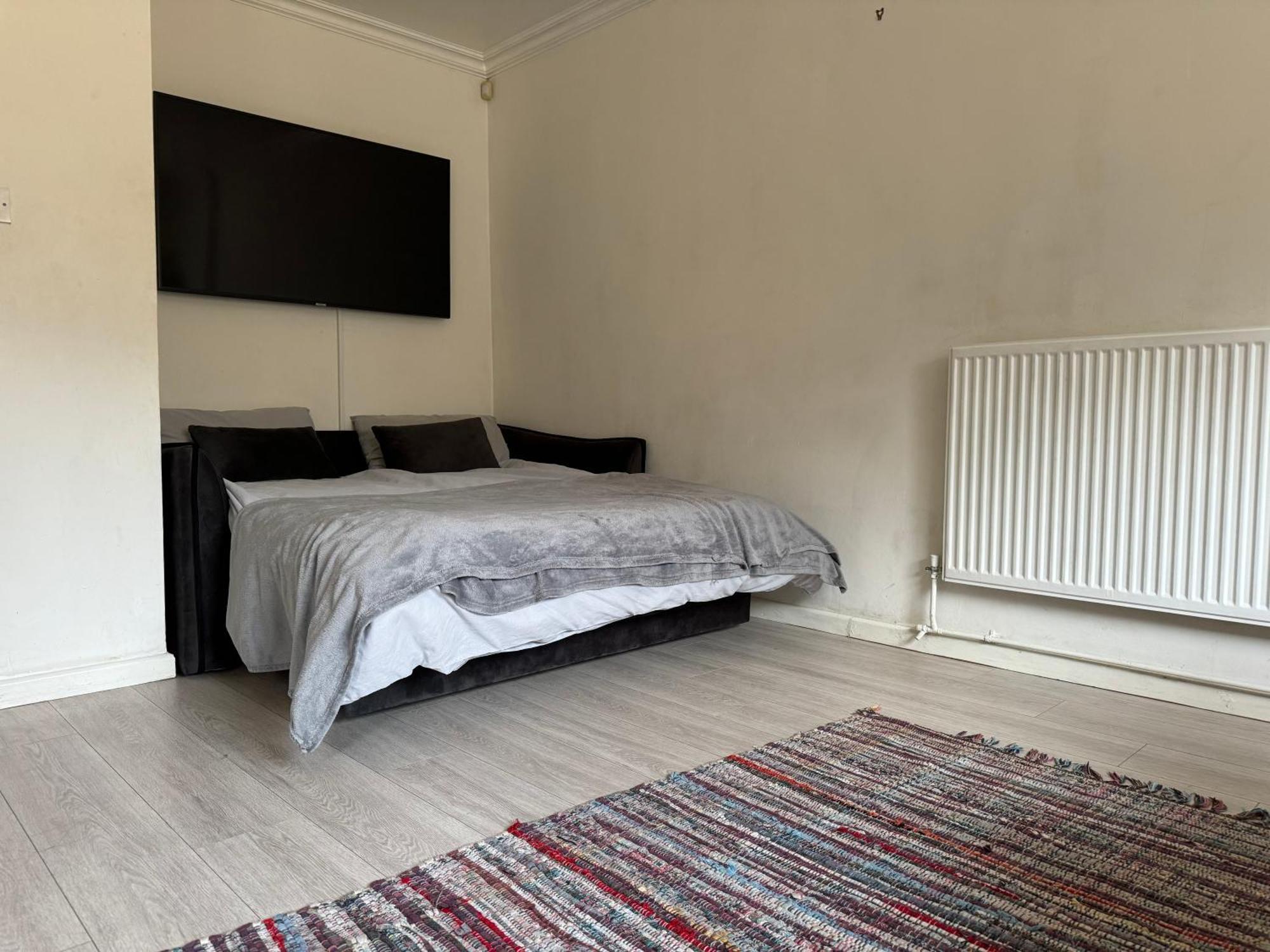 Modern Home, Beautiful Spacious Garden, Centre Netflix Manchester