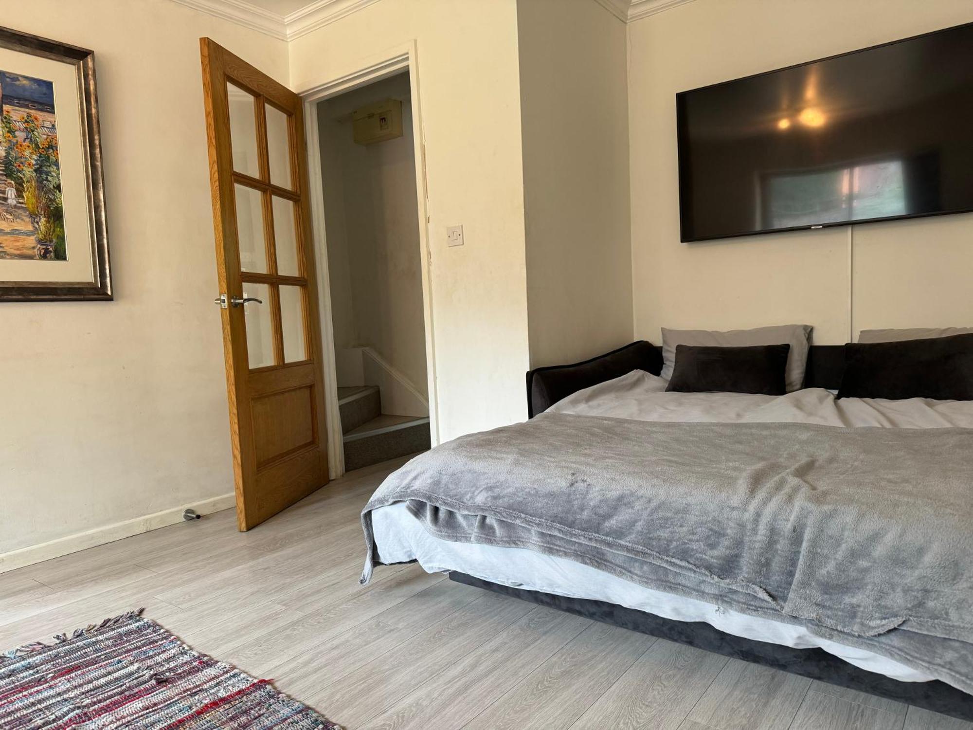 Modern Home, Beautiful Spacious Garden, Centre Netflix