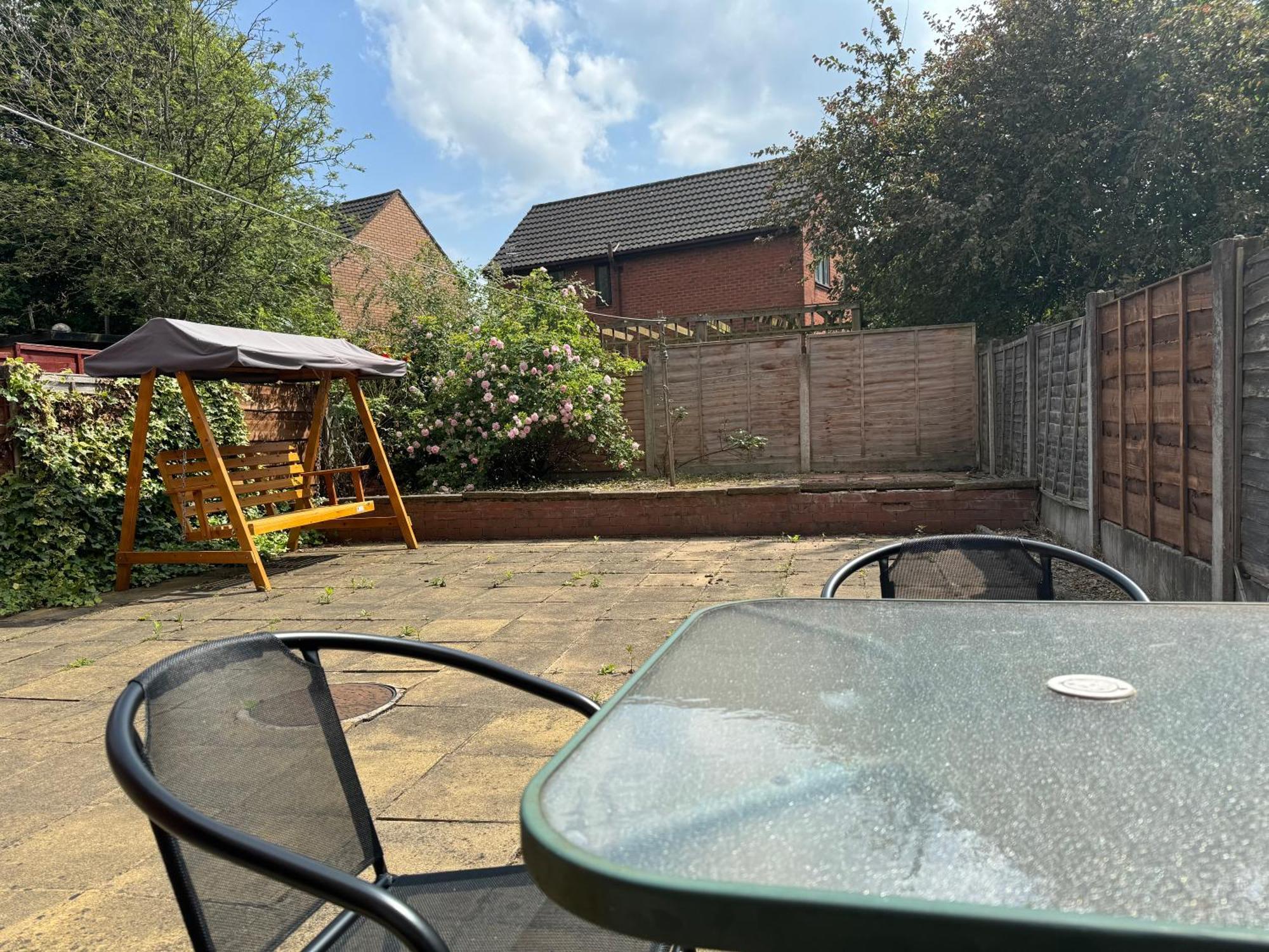 Modern Home, Beautiful Spacious Garden, Centre Netflix Holiday home